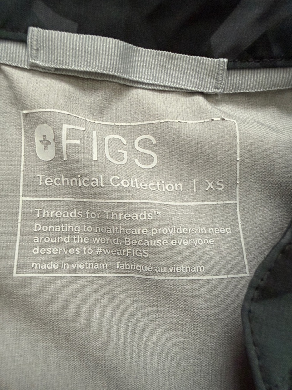Figs Black & Charcoal Geo-Print Short Sleeve Scrub Top - Picture 2 of 7